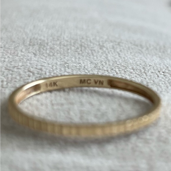 Solid Gold Eternity Ridge Ring - Picture 3 of 4